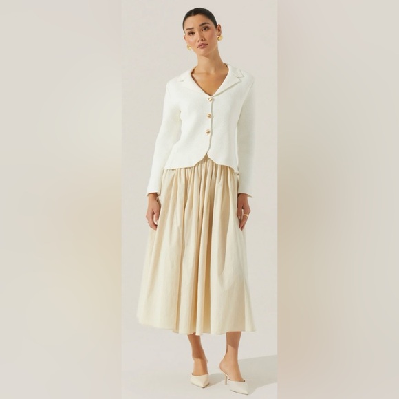 Astr The Label- Knit Blazer with Gold Buttons - Picture 2 of 4